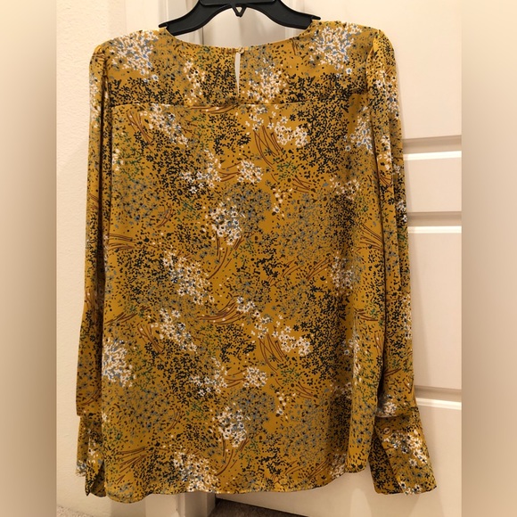 💥3/$15💥 LOFT Long-Sleeve Blouse, Size M - Picture 3 of 3